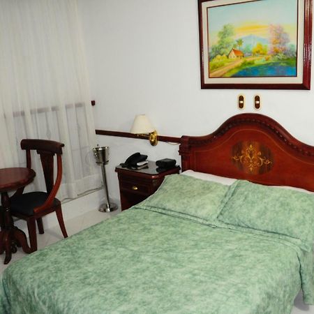 Hotel Quinta Avenida Кукута Экстерьер фото