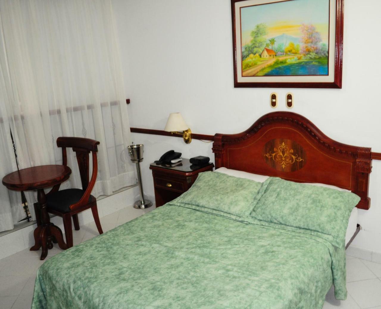 Hotel Quinta Avenida Кукута Экстерьер фото